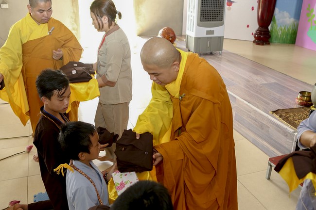 The 2nd Day of Summer Retreat for Children in Dong Cao pagoda